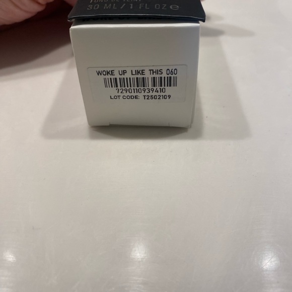 Il Makiage “woke up like this” 060 new in box - Picture 2 of 3